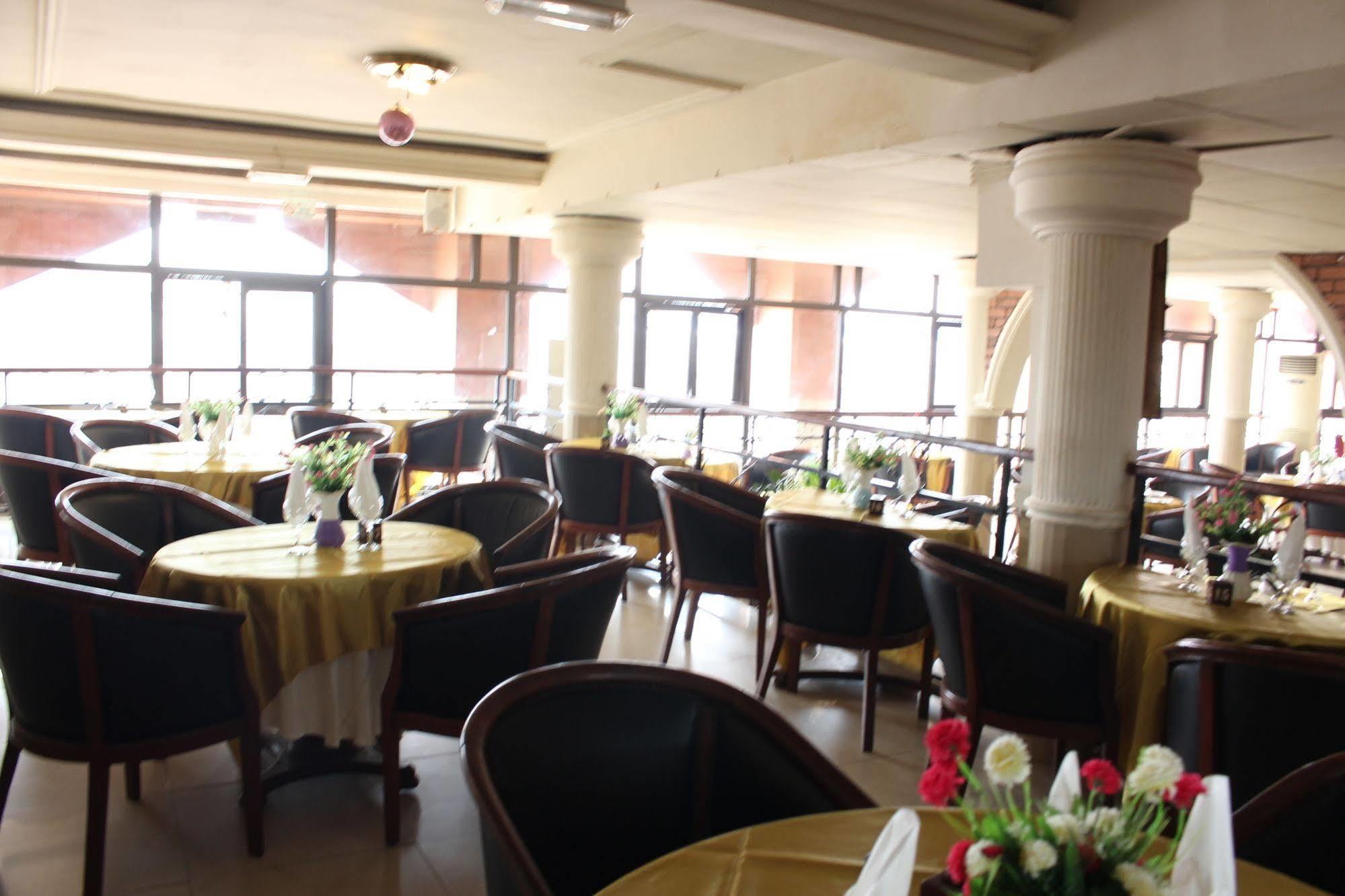 Hotel Santa Lucia Yaoundé Dış mekan fotoğraf