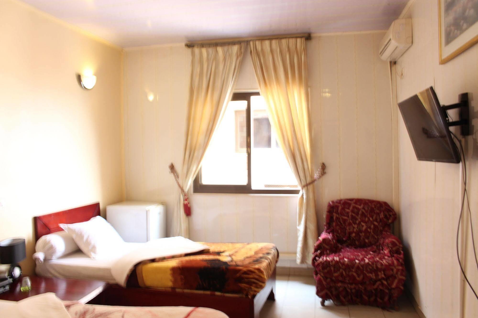 Hotel Santa Lucia Yaoundé Dış mekan fotoğraf